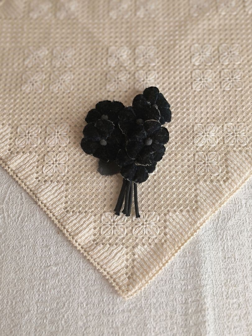 * vintage flower ❀ * シックな布花の コサージュ