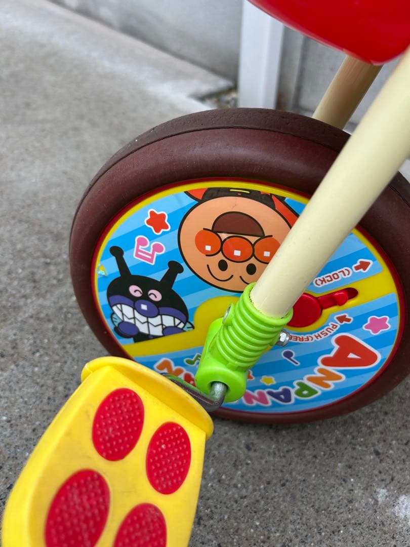 【引き取りも可】それいけアンパンマン 三輪車　デラックスII　レッド　シェード付