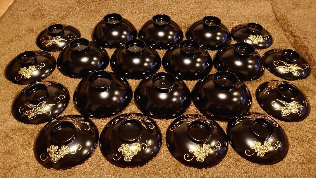 輪島塗　漆器　金蒔絵　蒔絵　沈金　蓋椀　華唐草　唐草　人間国宝　１０客