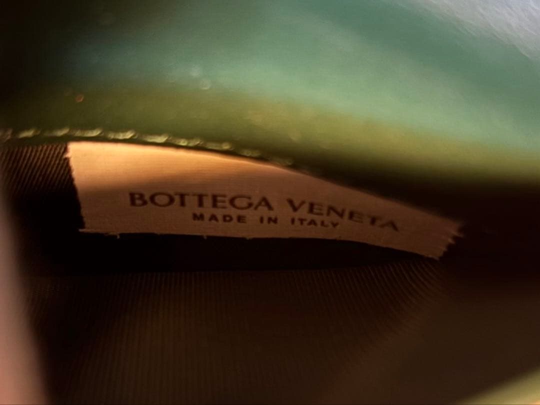 BOTTEGA VENETA スモールカセット二つ折りファスナーウォレット