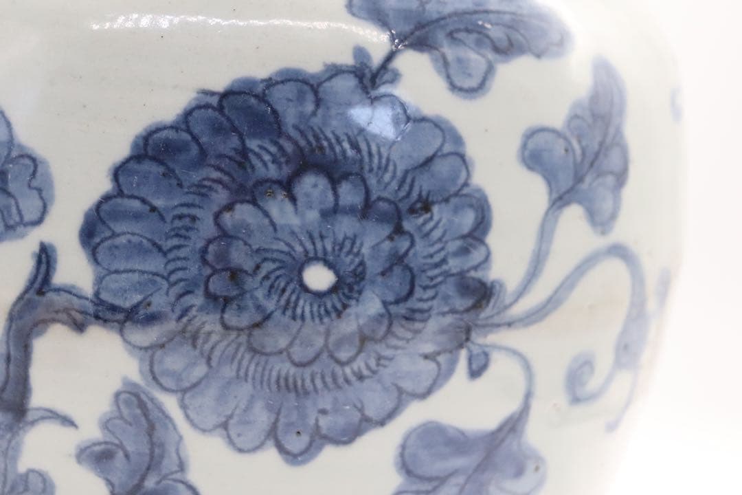 中国　明時代　染付　牡丹胡蝶紋瓶　送料込み1012