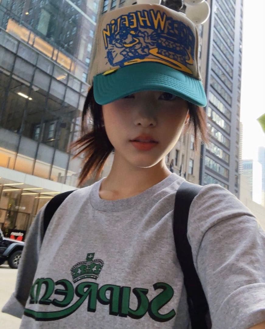 supreme crownロゴtシャツ new jeans ヘリン着用