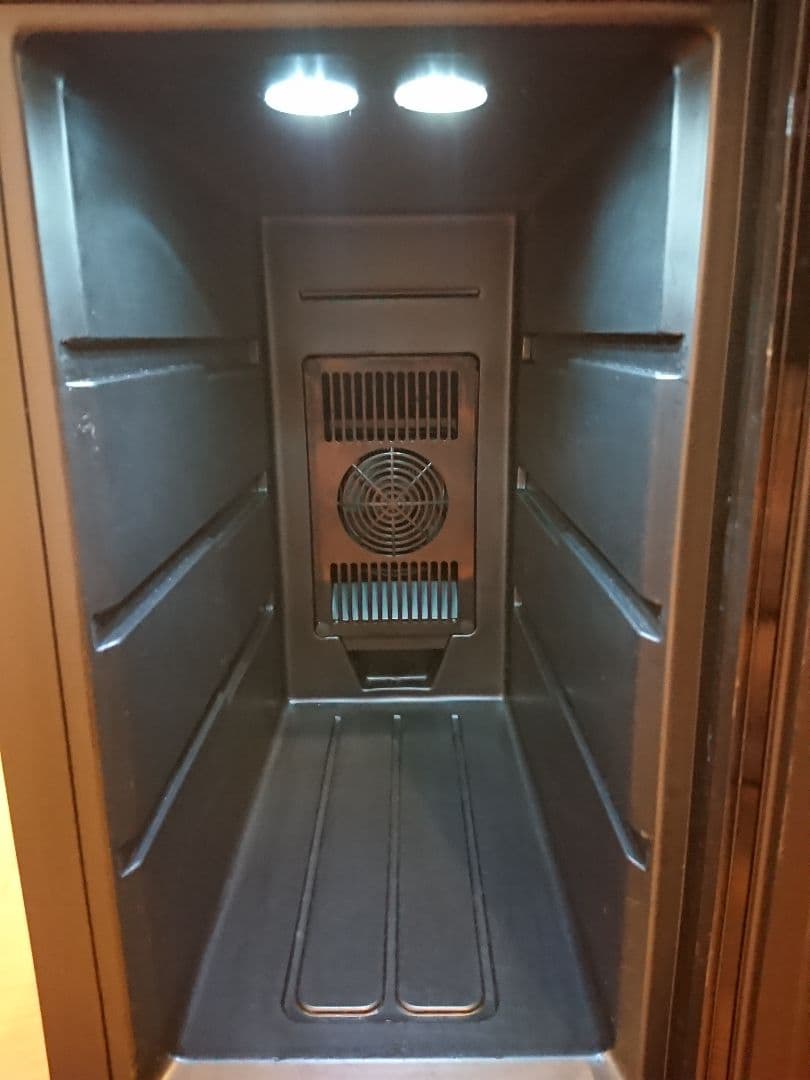 ⭐アイリスオーヤマ ワインセラー‼️PWC-251P-BK 送料無料