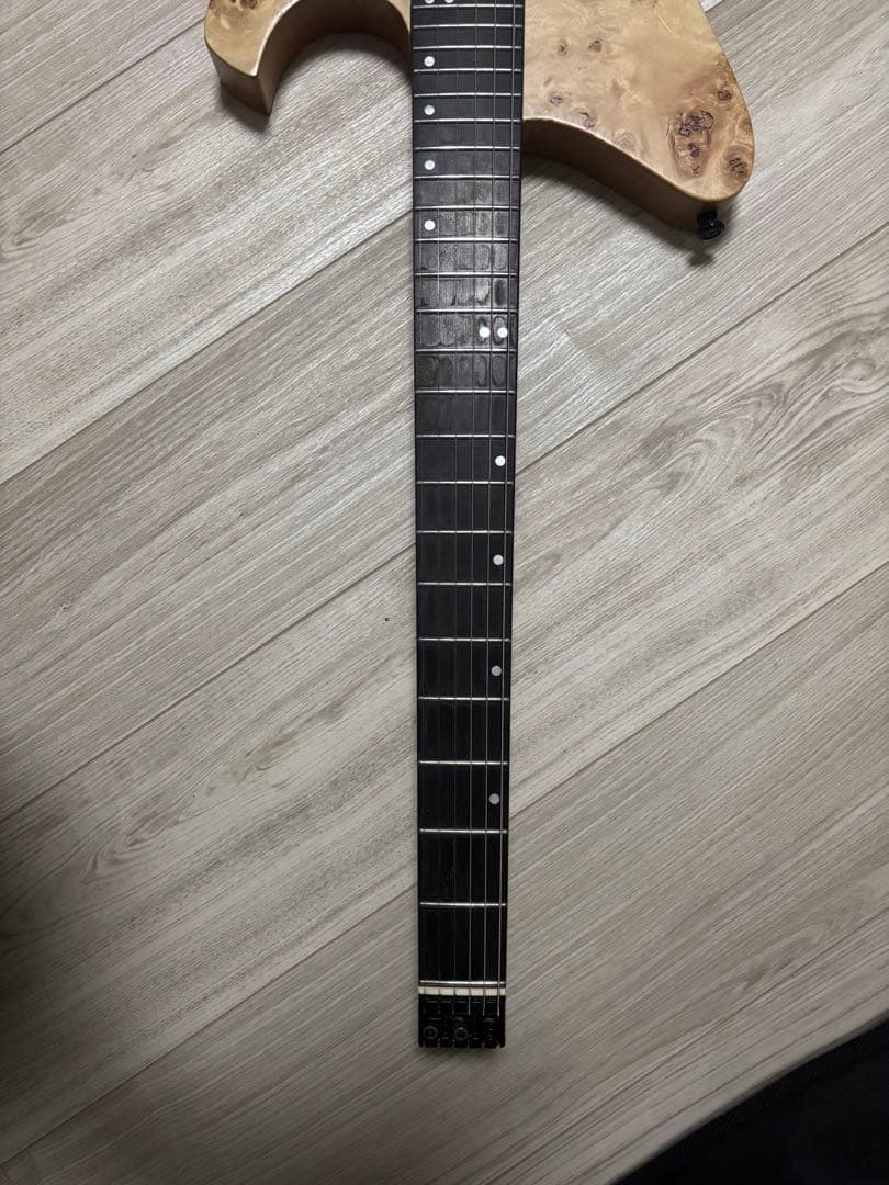 ヘッドレス エレキギター