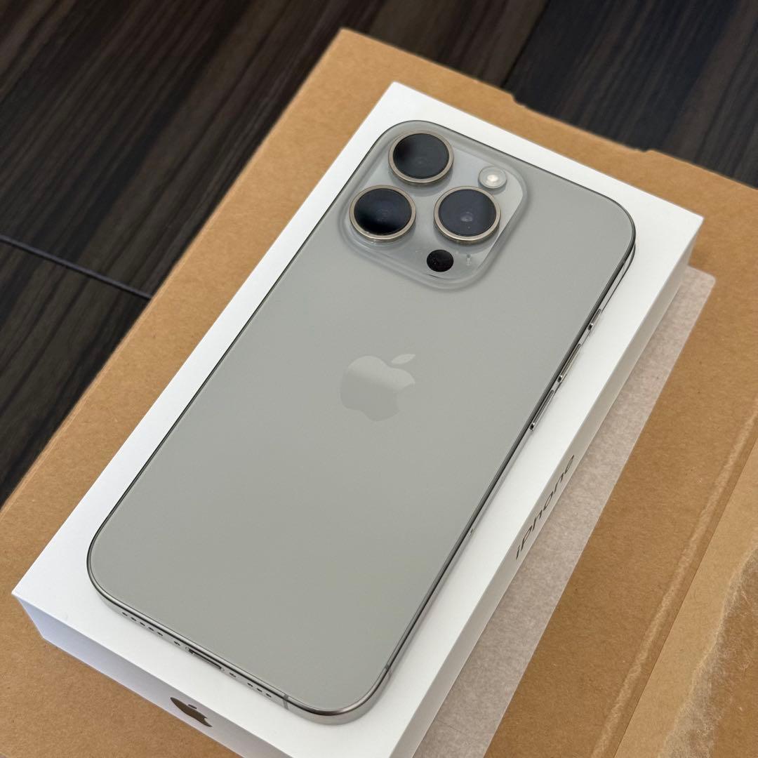【美品】SIMフリーiPhone15Pro 256GB ナチュラルチタニウム