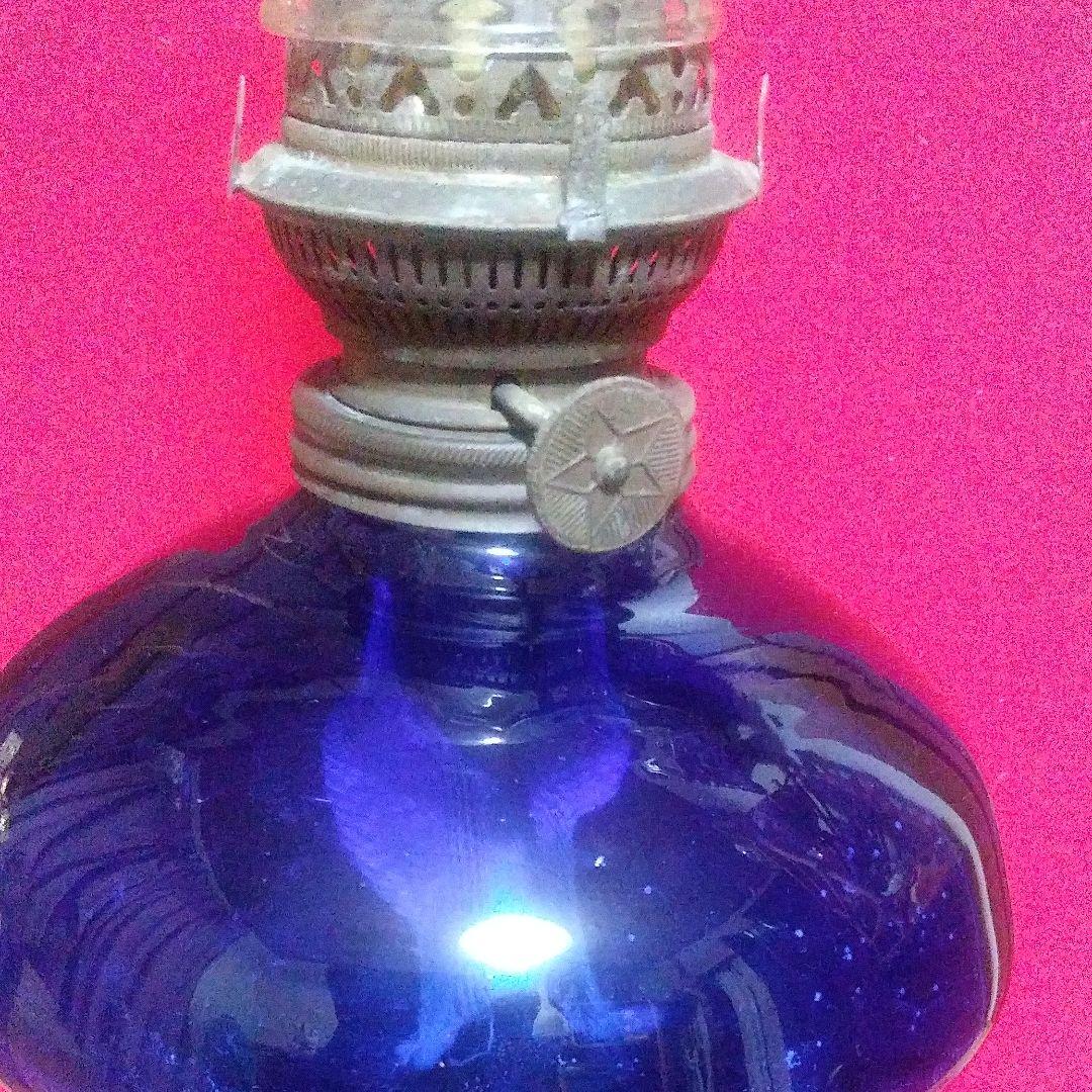 オイルランプの台瑠璃色に花模様