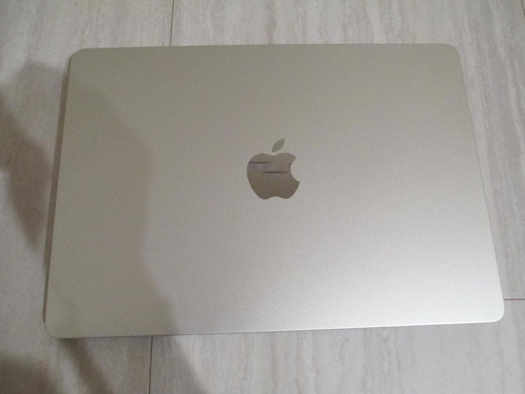 【美品】MacBook AirM2 202216GBSSD256GB充放電12回