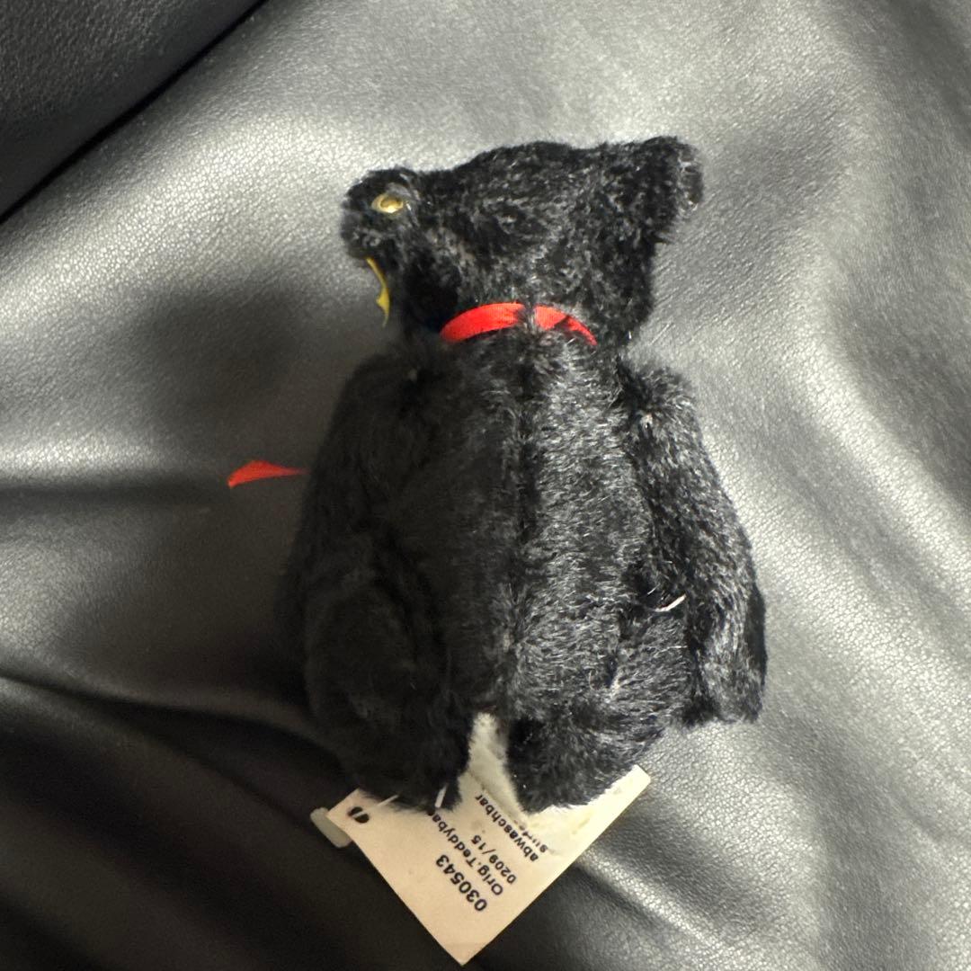 Steiff 黒いぬいぐるみ 赤いリボン付き