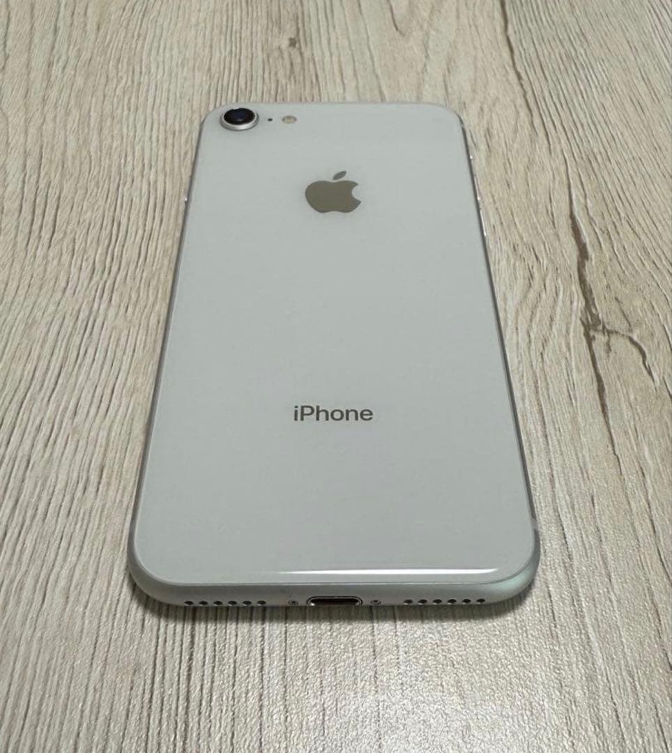 iPhone 8 64GB シルバー