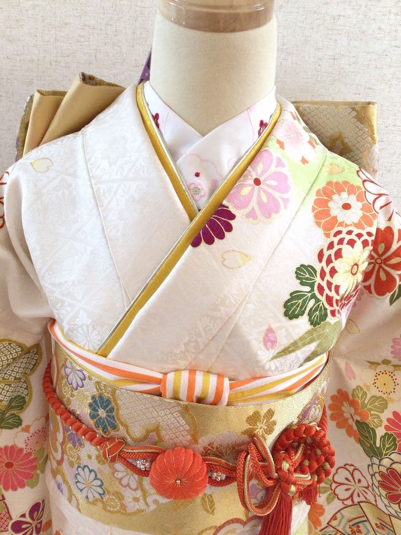 振袖、帯、重ね襟　古典　白