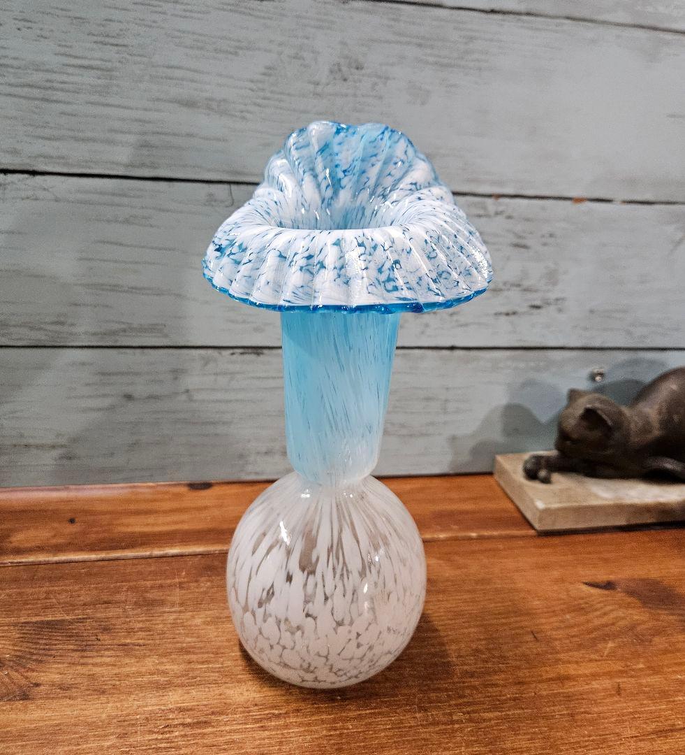 フランスアンティーク オパリンガラス クリシー フリル 花瓶 フラワーベース