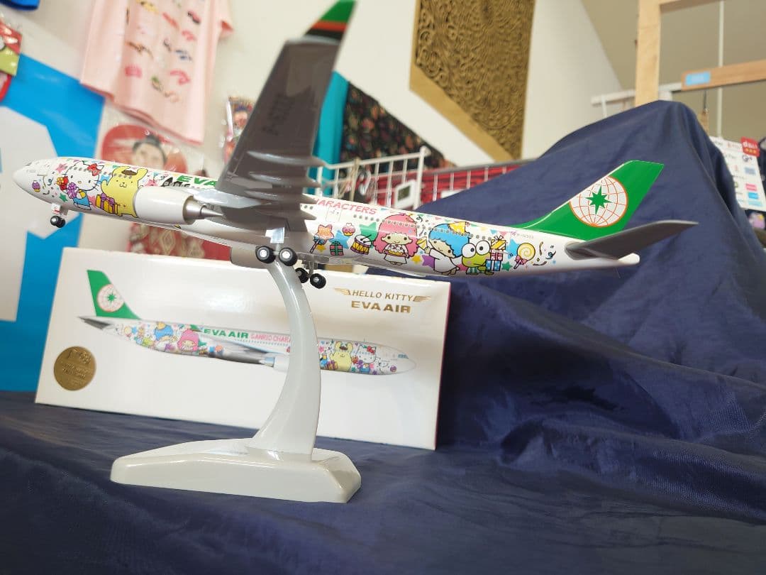 1/200 AIRBUS A330 サンリオ ハローキティジェット EVAAIR
