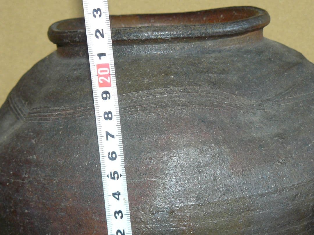 古い備前焼の壺