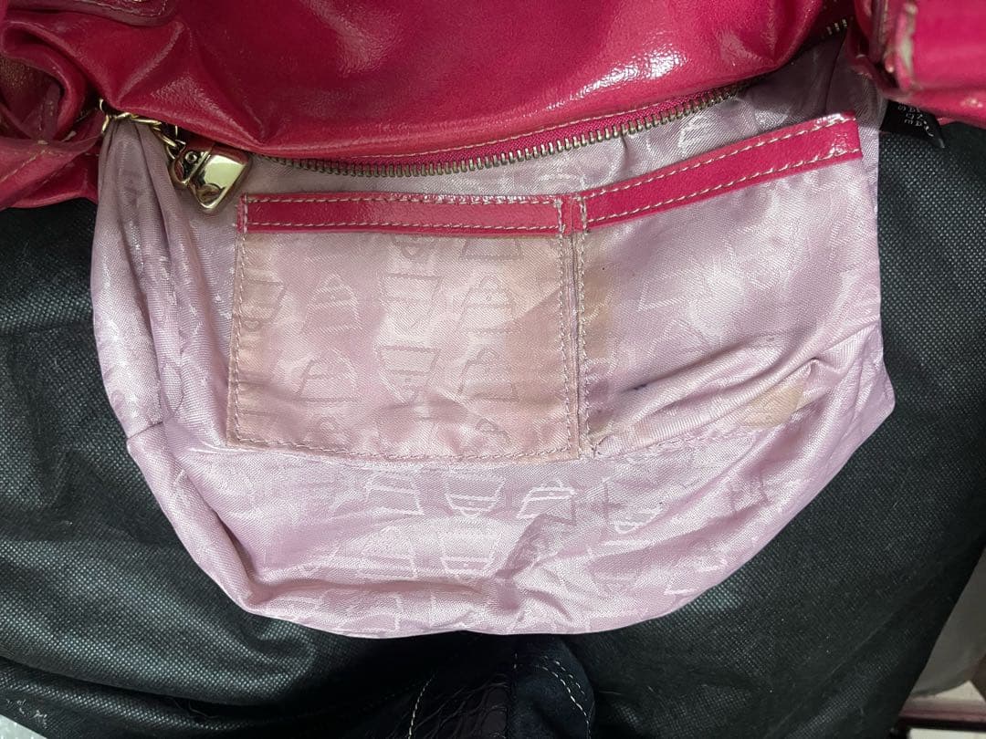 Kathyピンク ショルダーバッグ ハート型チャーム付き