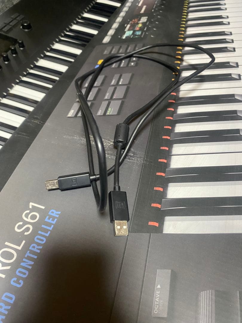 KOMPLETE KONTROL S61 MK2 MIDIコントローラー