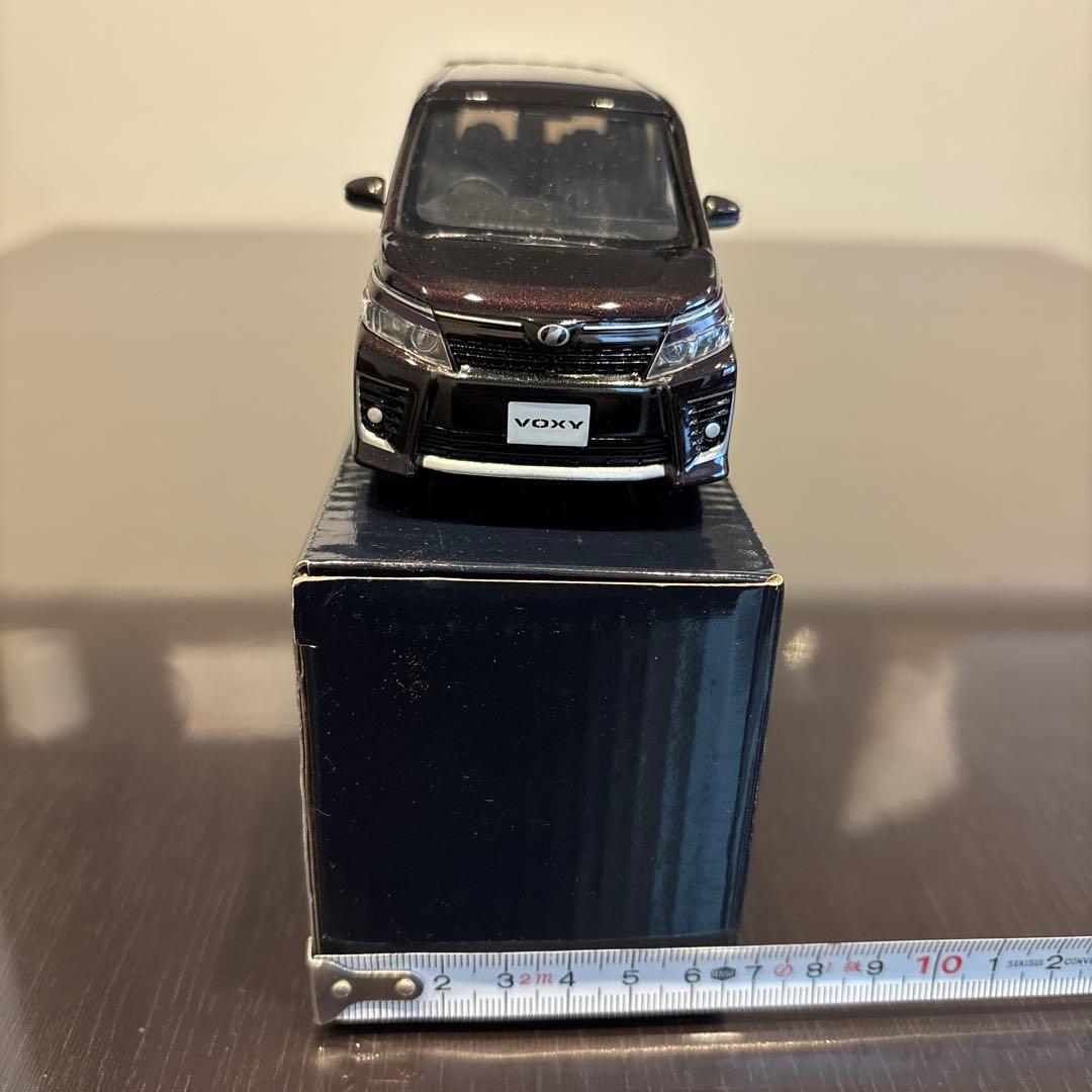 TOYOTA VOXY ミニカー