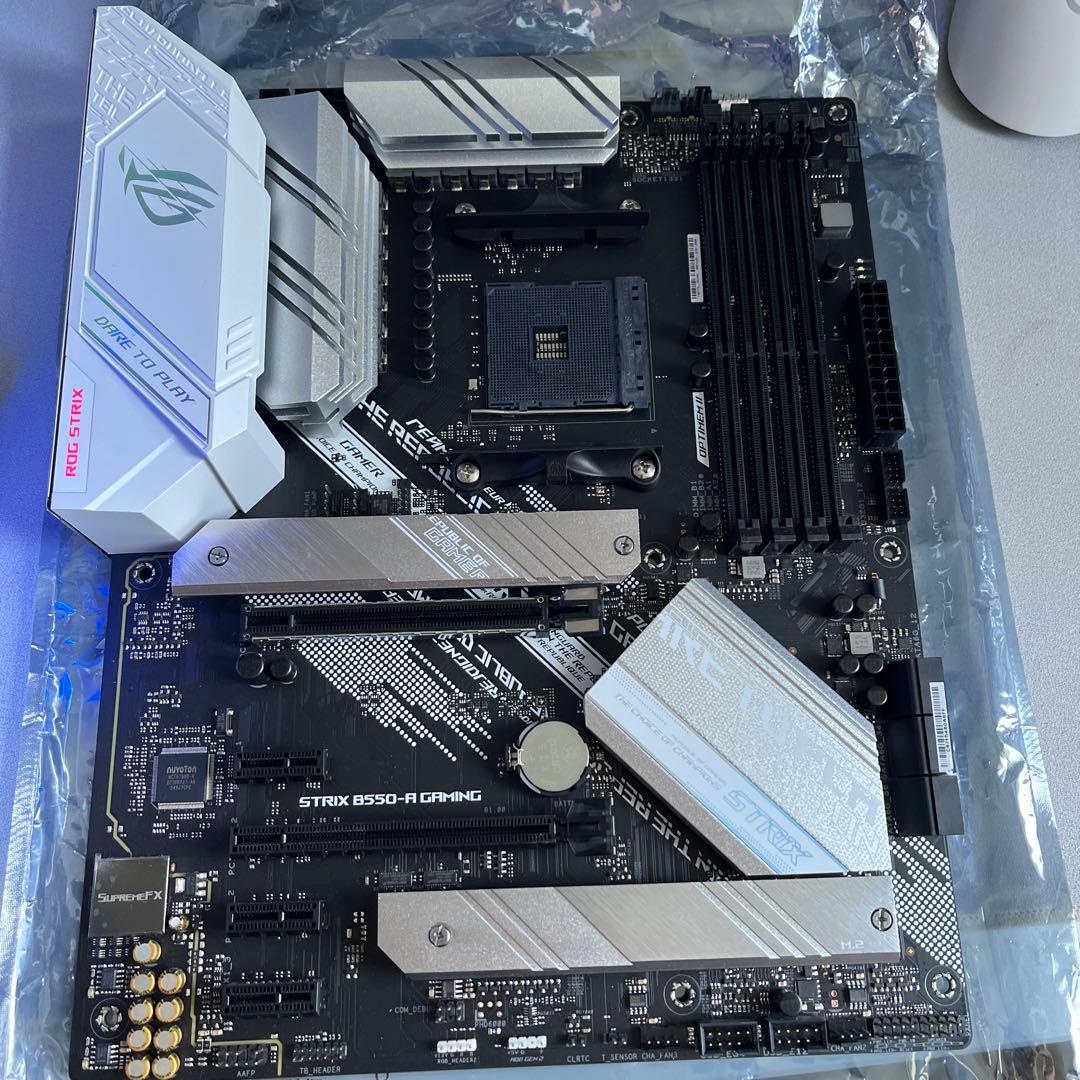 ASUS ROG STRIX B550-A GAMING 本体