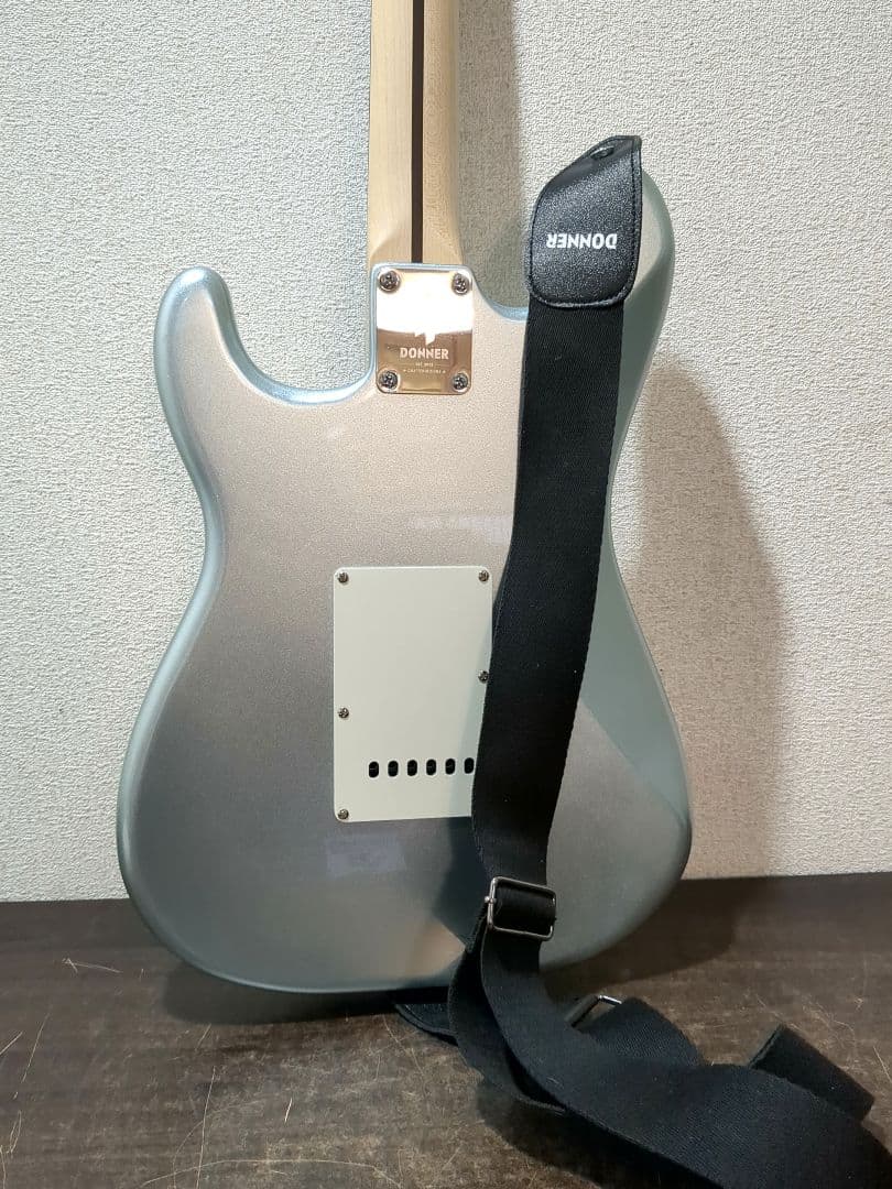 Donner DST-152 エレキギター HSSピックアップ　M2219