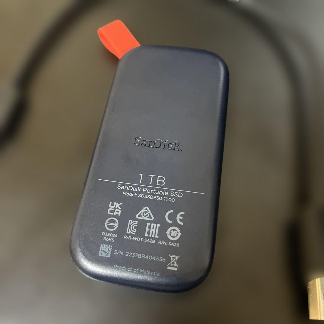 外付けハードディスク・ドライブ SanDisk SSD 1TB