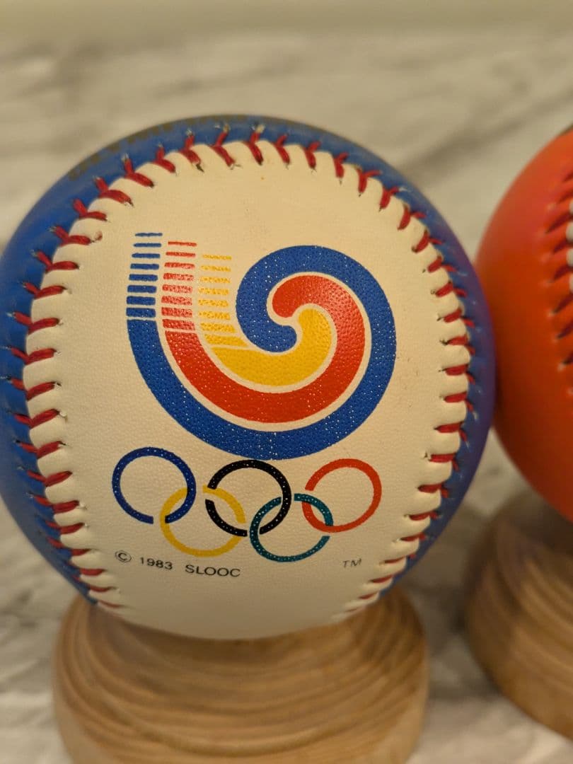 希少レア1988年ソウルオリンピック 記念ボール 台座付 ２個セット