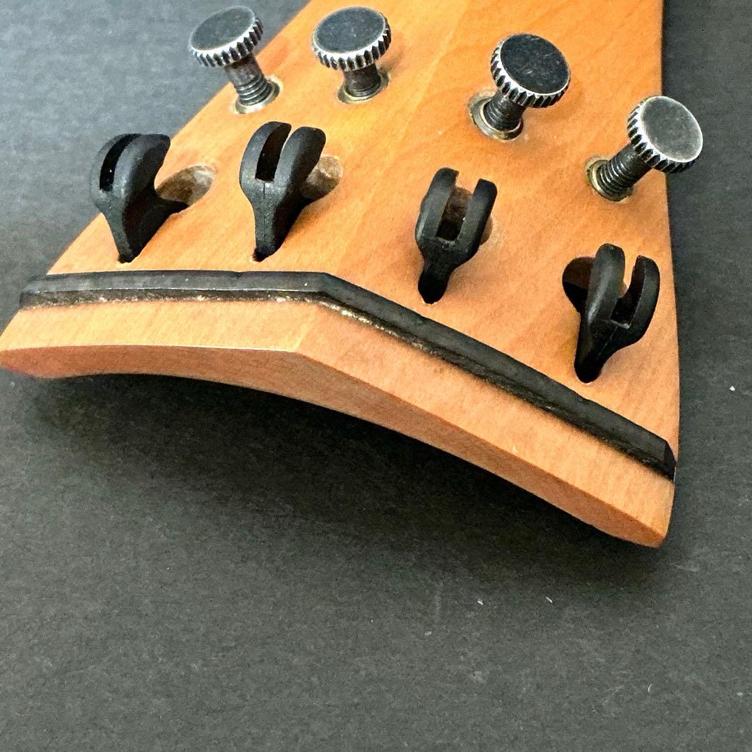 ボワ・ダルモニ　ヴァイオリン(ヴィオラ？)テールピース　アジャスター付き　柘植