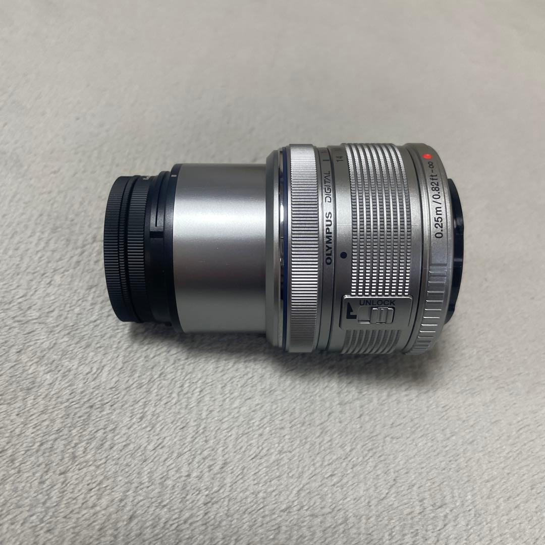 OLYMPUS M.ZUIKO DIGITAL 14-42mm シルバー