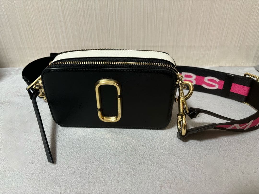 タイムセール中⟡.·MARC JACOBS ショルダーバッグ ブラック/ホワイト