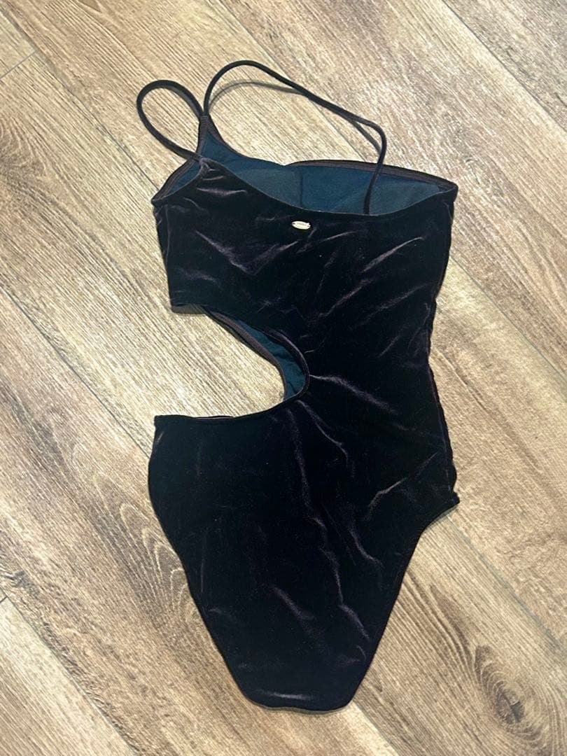 アニュアンス　サイドカットベロアワンピース