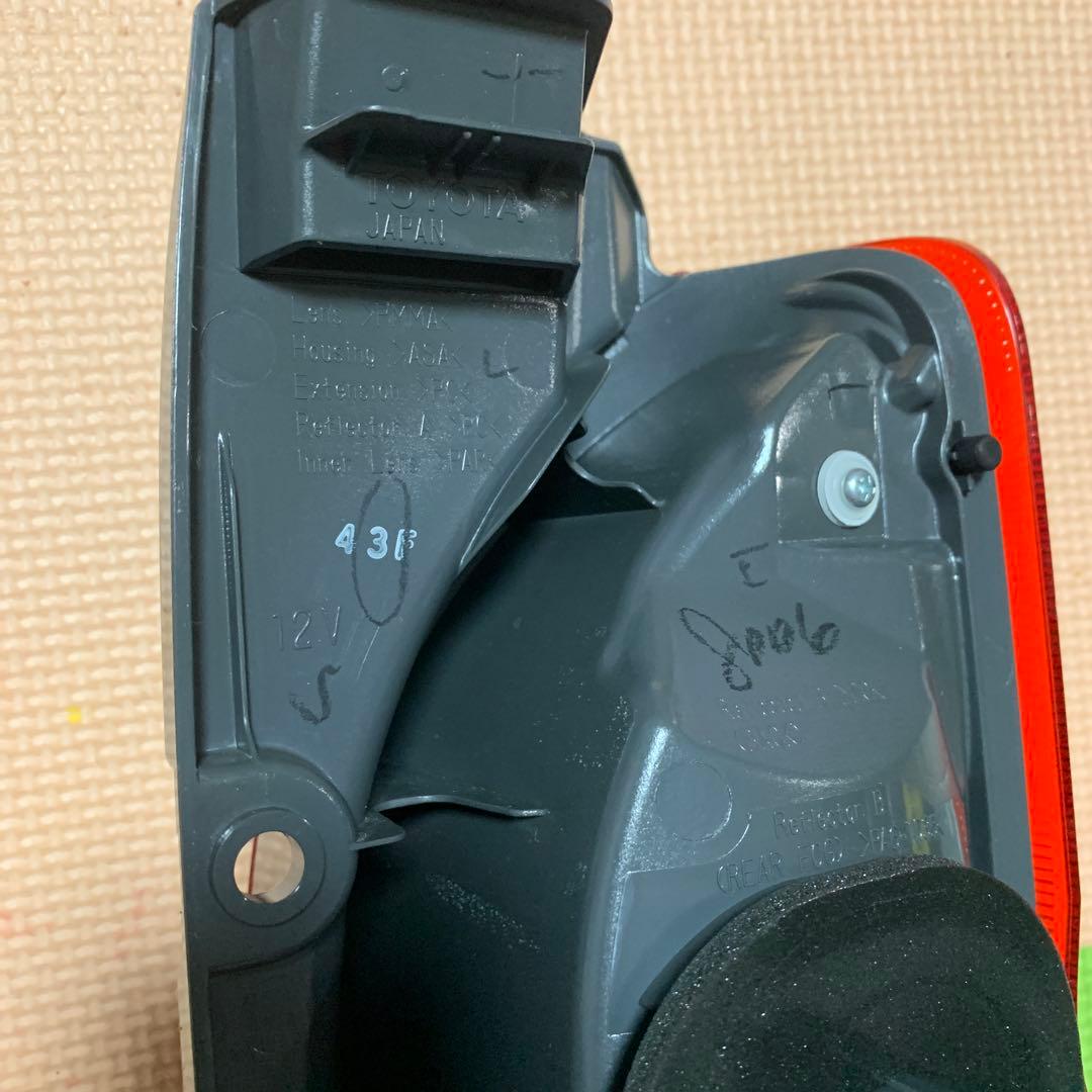 専用　新品　トヨタ ハイエース 200系 純正 テールライト 左(助手席側)