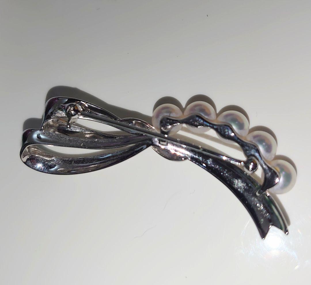 Tasaki アコヤ真珠　シルバーリボンデザインの　ブローチ