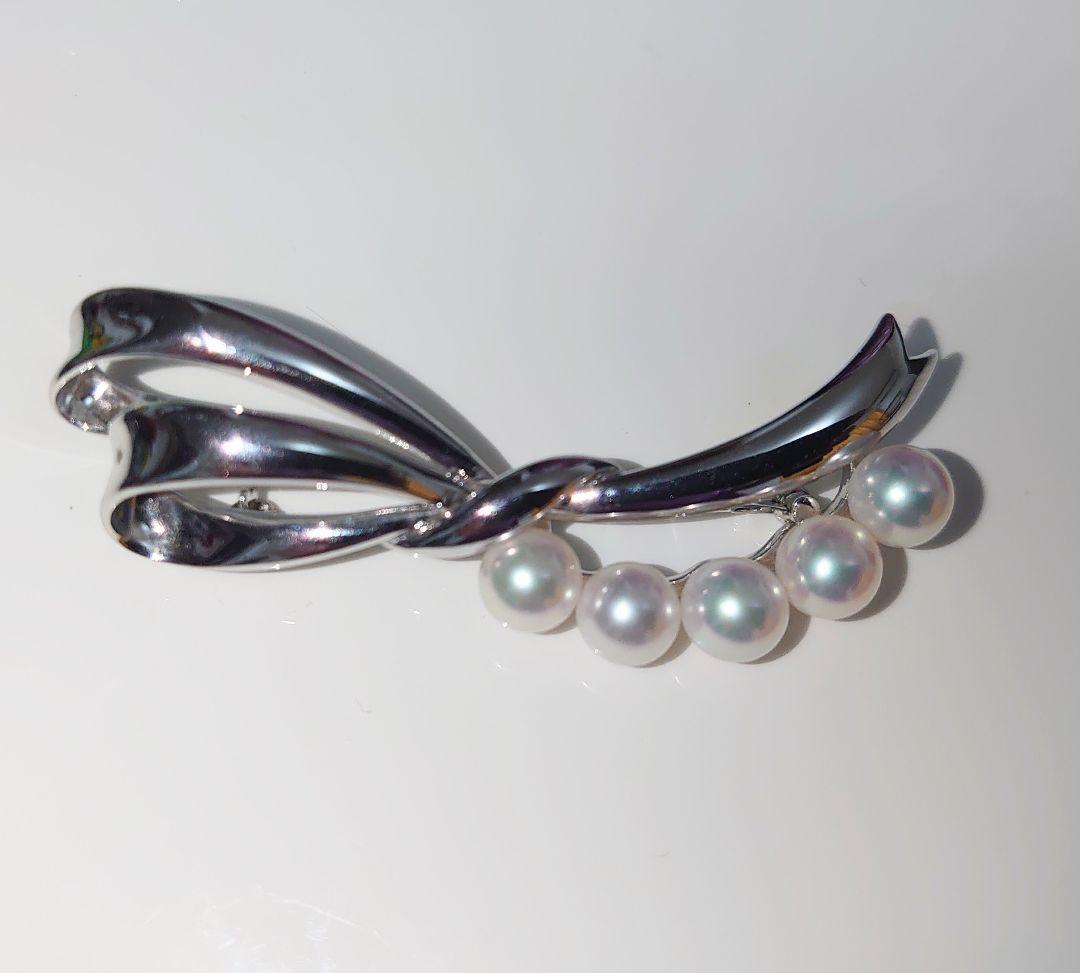 Tasaki アコヤ真珠　シルバーリボンデザインの　ブローチ
