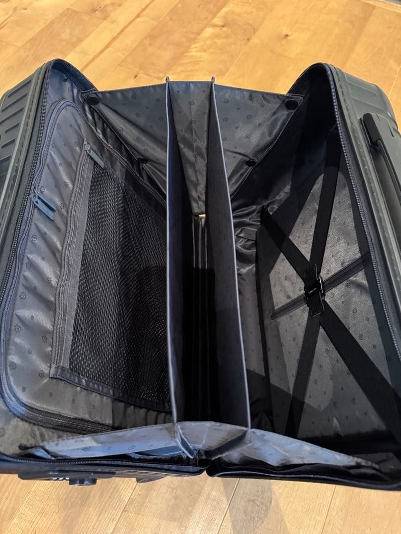 RIMOWA 正規品　ブラック キャリーケース