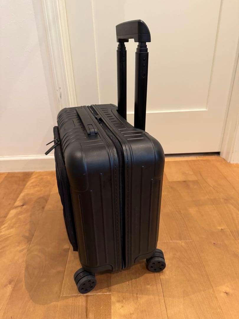 RIMOWA 正規品　ブラック キャリーケース
