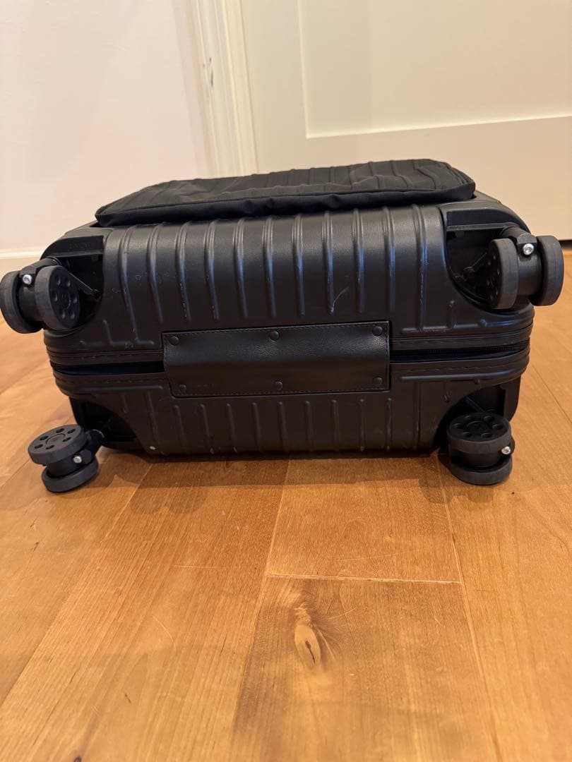 RIMOWA 正規品　ブラック キャリーケース