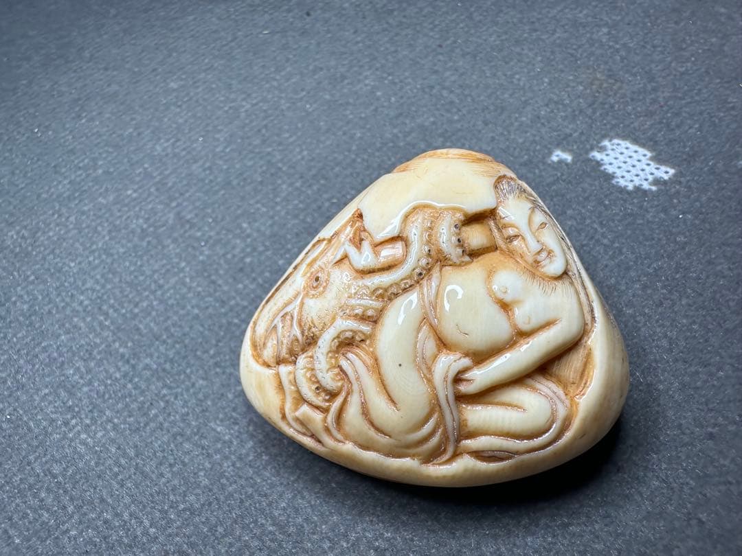 極上　浮世絵春画　根付　天然素材　アンティーク　骨董　飾り物　古美術　置物