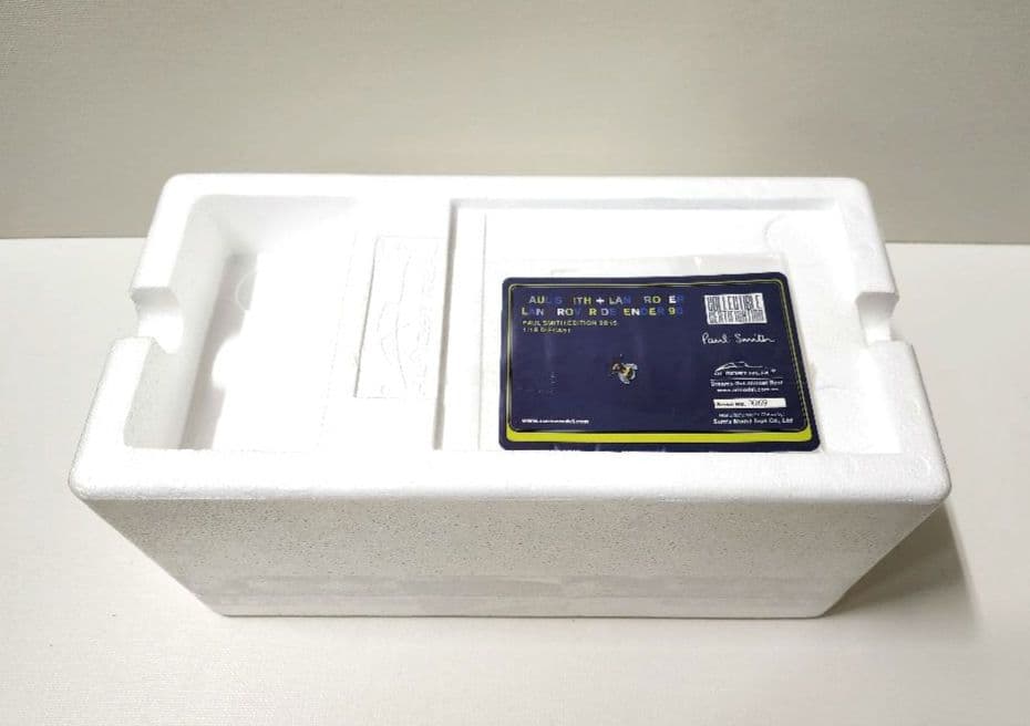 ポール・スミス　ランドローバー　1/18　マルチカラー