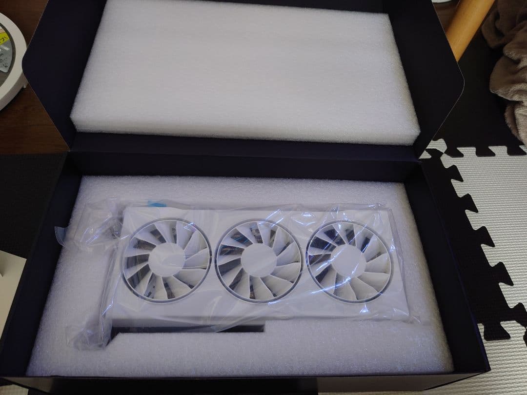 XFX AMDRadeon RX9070 OCモデル 美品 ホワイトカラー