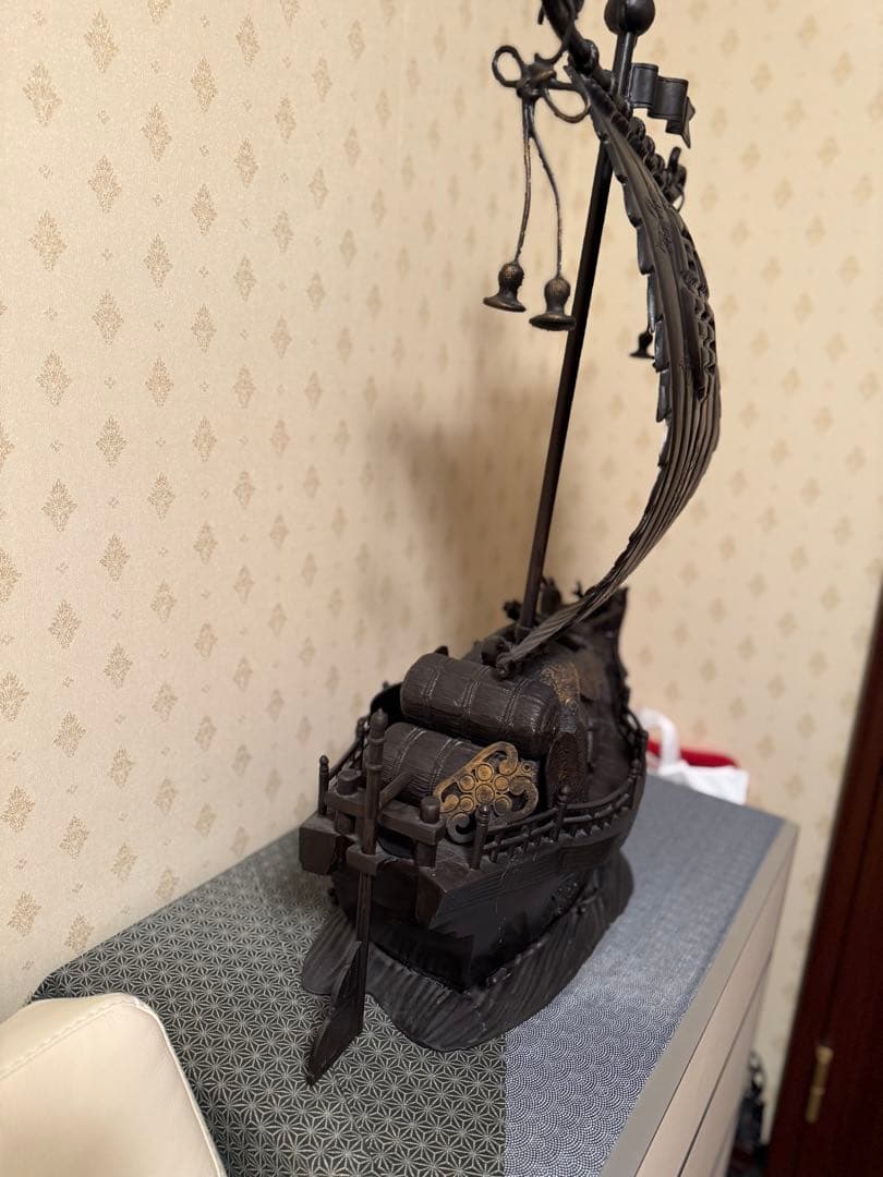 江戸時代　金属製船の彫刻 黒色 伝統的デザイン