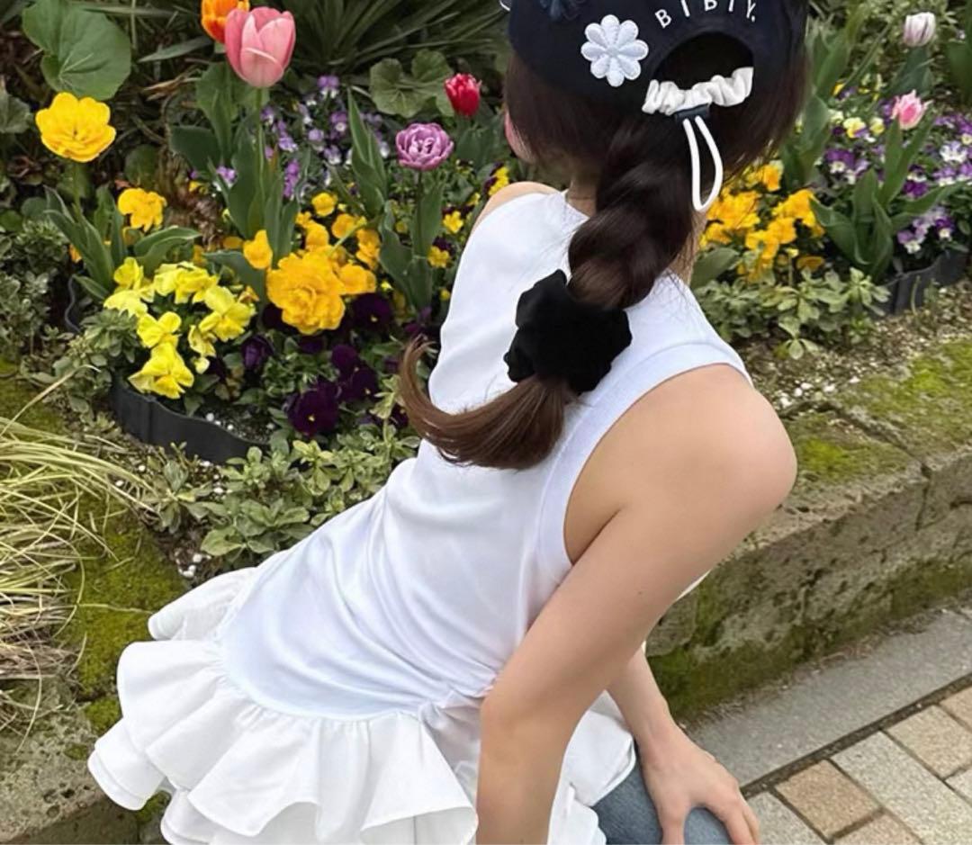 セール1点のみBibiy IRIS RUFFLE TOP ホワイト