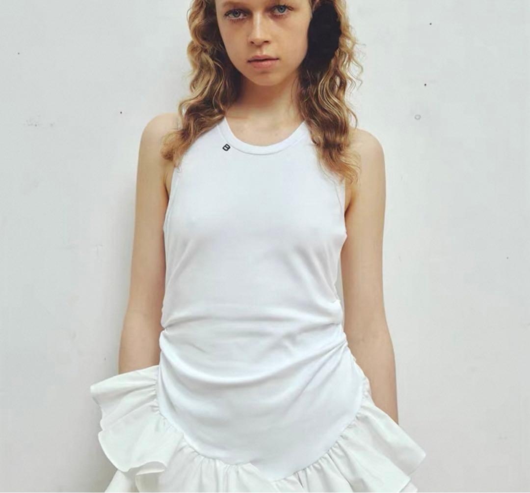 セール1点のみBibiy IRIS RUFFLE TOP ホワイト