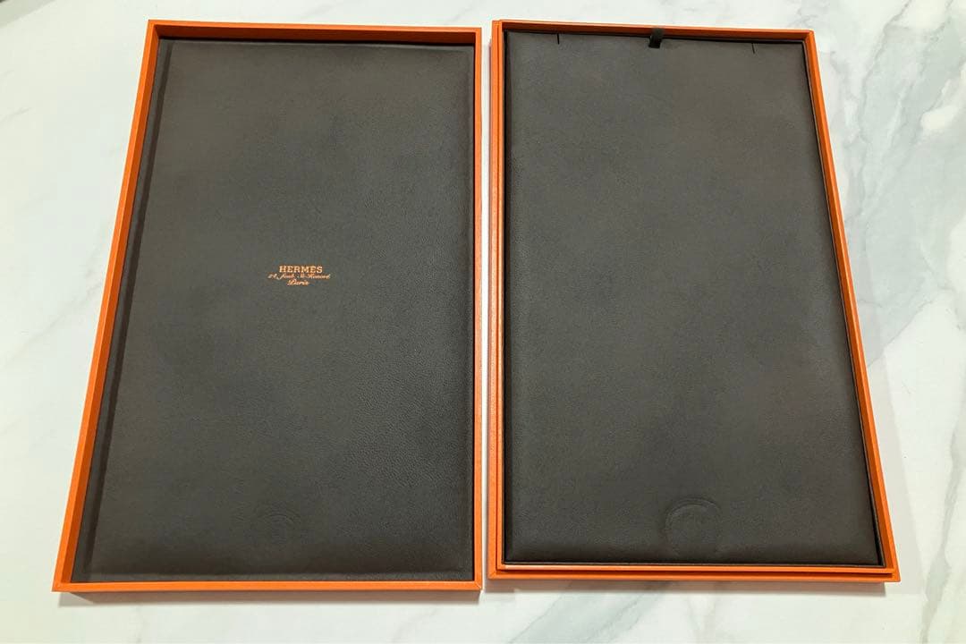 HERMES オレンジ ギフト箱 大きめ　ネックレスケース空箱