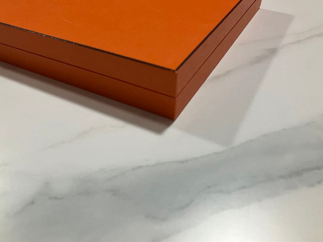 HERMES オレンジ ギフト箱 大きめ　ネックレスケース空箱