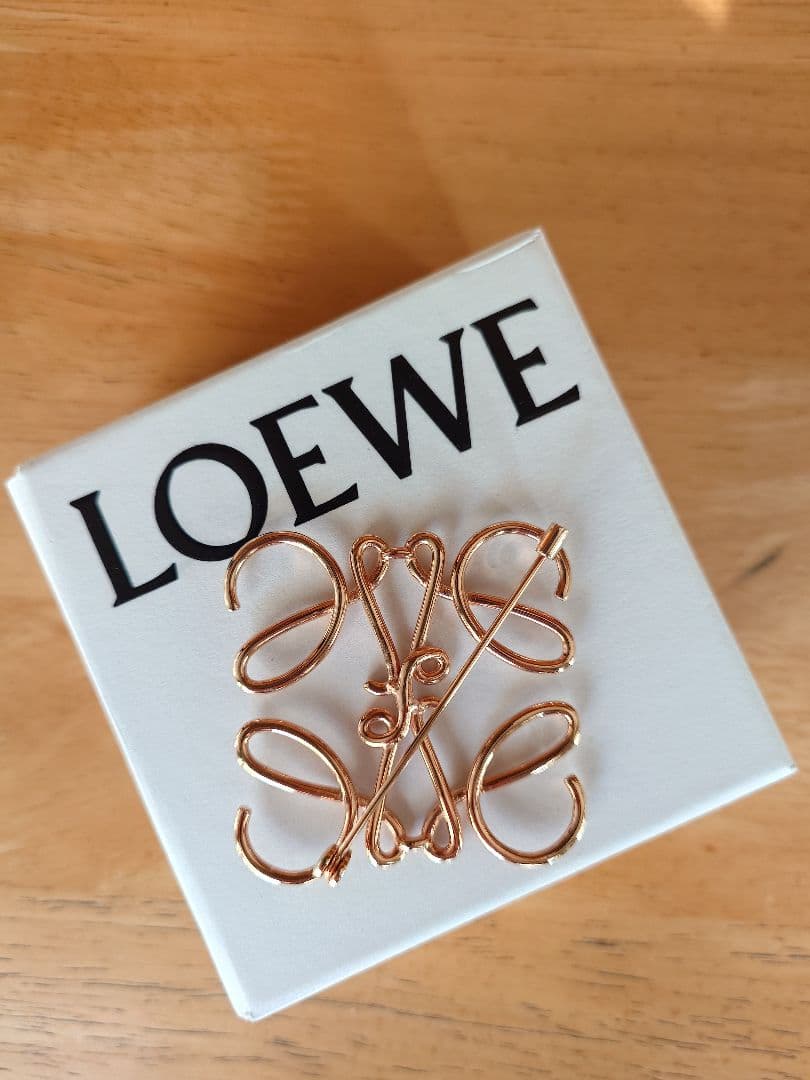 極美品　LOEWE 　アナグラムブローチ　ローズゴールド