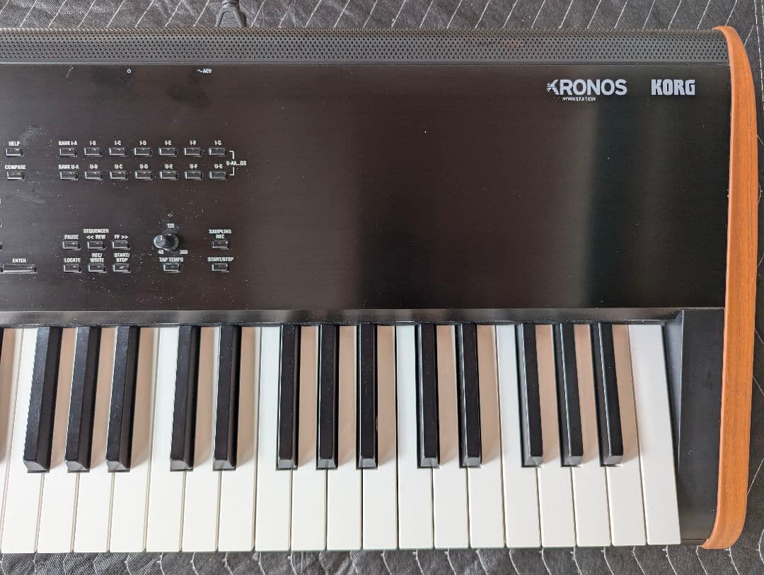 お買い得 美品 KORG KRONOS2-88 シンセサイザ