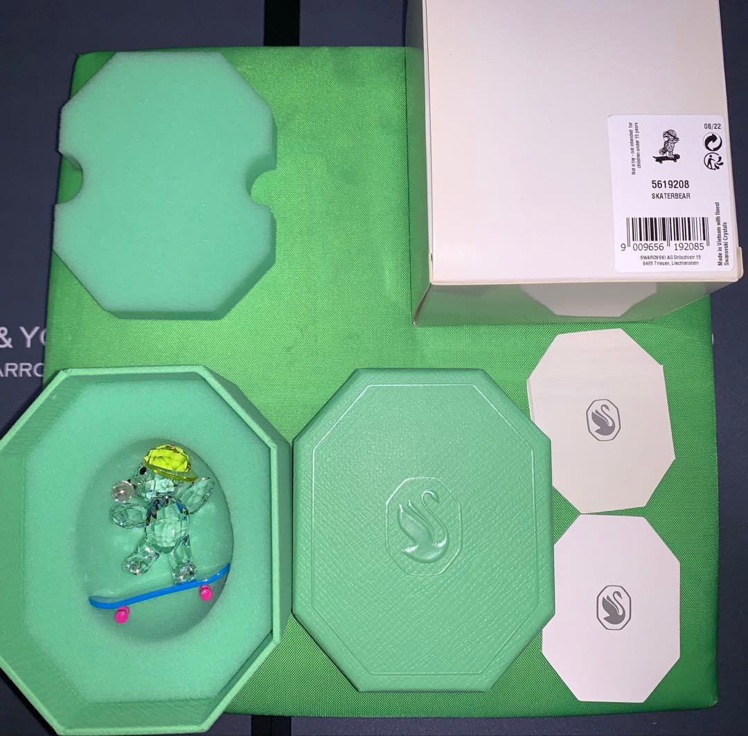 スワロフスキー　クリスベア　スケーターベア