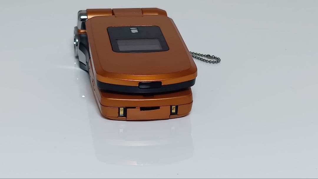 レア docomo P900iV オレンジ 通電OK 動作品 ガラケー 本体