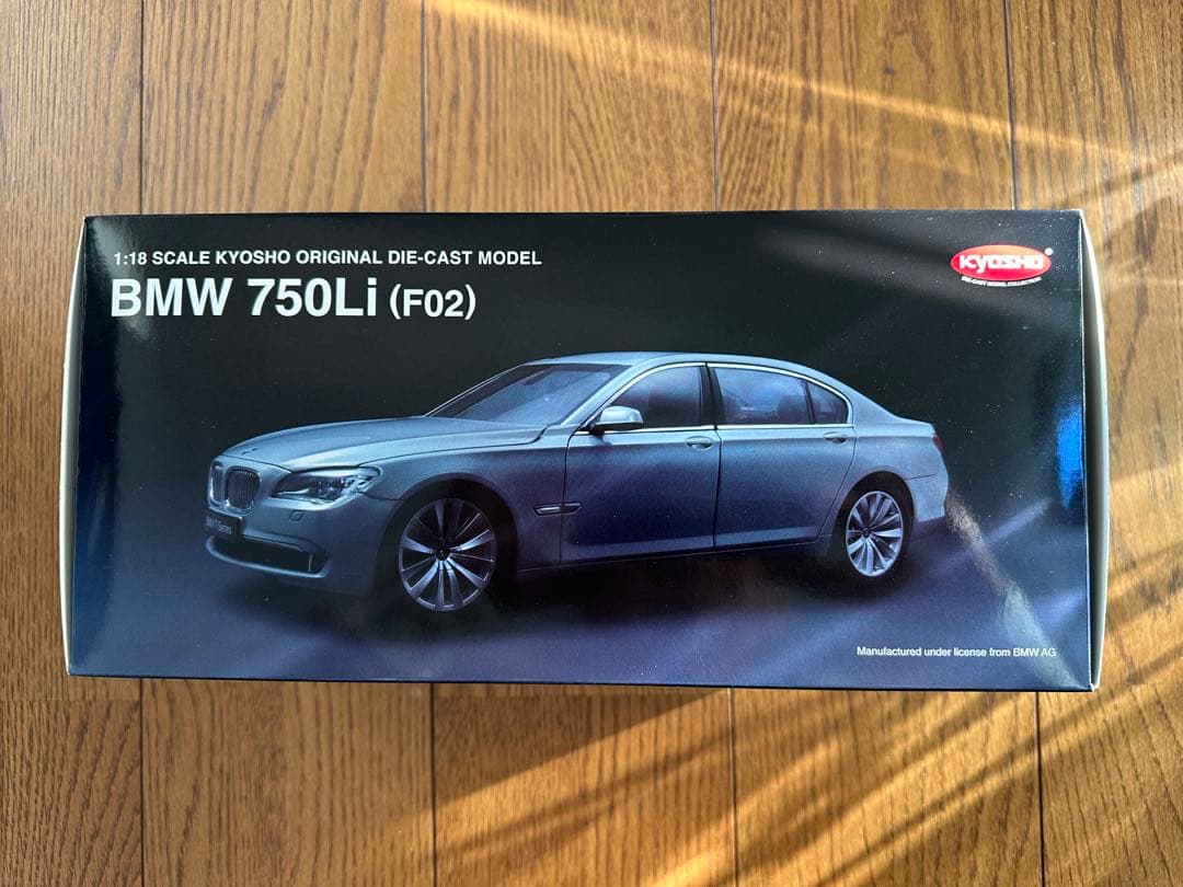 KYOSHO BMW750LiMOON silver1/18スケール