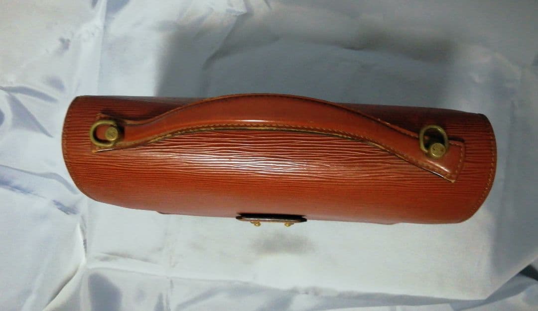 LV ルイヴィトン　エピ/モンソー　鍵付き　セカンドバック