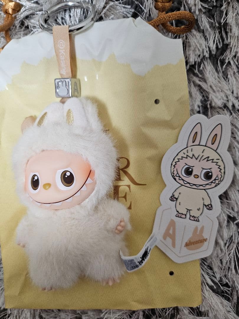 ラブブ LABUBU PIN FOR LOVE イニシャルアルファベット　A