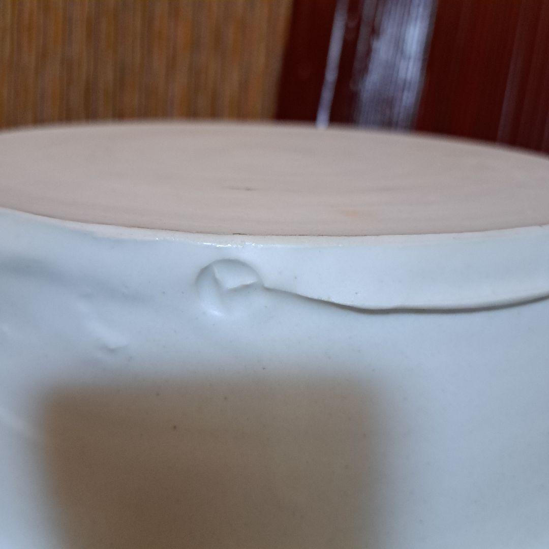 黒田泰蔵の白い白磁の穴あき鉢